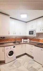 Kuchyň nebo kuchyňský kout v ubytování Apartamento a 2 minutos de la playa y centro