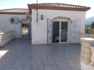 The building in which the holiday home is located