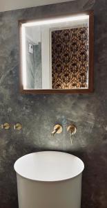 A bathroom at Smallis Apartment