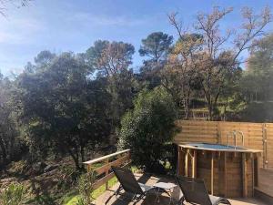 Zdjęcie z galerii obiektu Gîte Cocooning avec balnéo et piscine privatives w mieście Flayosc