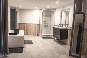 Fotografie z fotogalerie ubytování Gîte Cocooning avec balnéo et piscine privatives v destinaci Flayosc