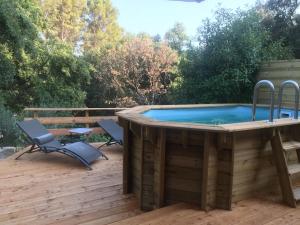 Zdjęcie z galerii obiektu Gîte Cocooning avec balnéo et piscine privatives w mieście Flayosc