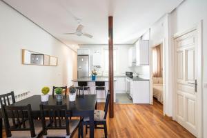 Zdjęcie z galerii obiektu Apartamento La Latina II w Madrycie