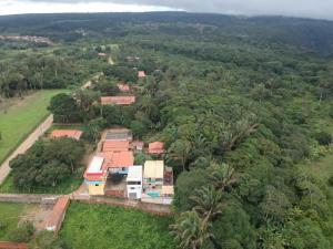 una vista aerea di una casa nella foresta di Refúgio da Ibiapaba a Ubajara