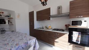 A kitchen or kitchenette at Flora