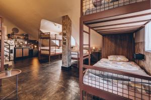 En eller flere senger på et rom på Q PODGORICA Beds,Rooms and more