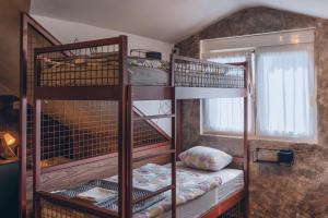 En eller flere senger på et rom på Q PODGORICA Beds,Rooms and more