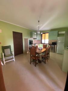 a kitchen and dining room with a table and chairs at VILLA DELLE POMELIE in Isola delle Femmine