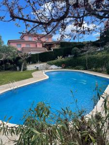 The swimming pool at or close to Apartamento con Piscina en Llança