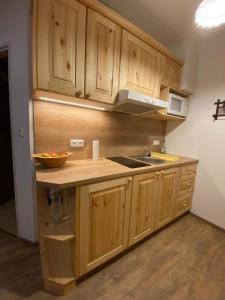 Kuchyňa alebo kuchynka v ubytovaní Apartments Rokytka 112 a 208