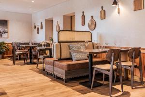 Area soggiorno di Hotel Valaisia Crans Montana, a Faern Collection Resort