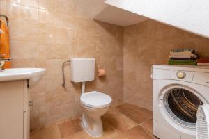 Ένα μπάνιο στο Holiday Home Kuna Pelješac +15 φωτογραφίες