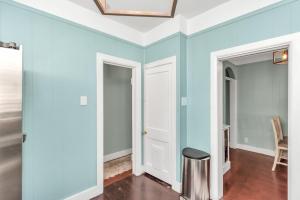 a room with blue walls and a ceiling at 2 Kitchens,2 Living Rooms,4 Bedrooms-Close to all! in Galveston