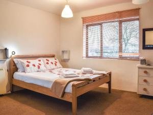 Ein Bett oder Betten in einem Zimmer der Unterkunft Jims Place - Uk42085