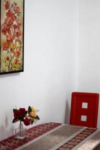 Modern semi-central 1 BR apartment, 3 parks nearby