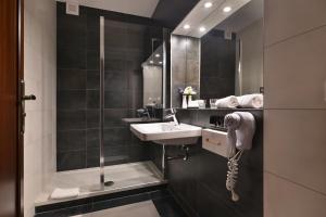 a bathroom with a sink and a mirror at City Hotel Morris in Česká Lípa