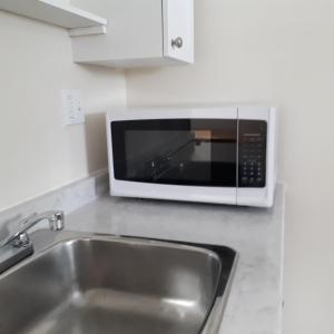 a microwave oven above a sink in a kitchen at in beacon hill in Ottawa