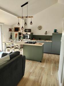 Kuchyň nebo kuchyňský kout v ubytování Maisonnette neuve plage et commerces à pied