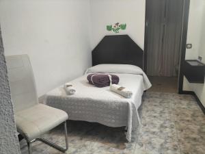 A bed or beds in a room at Hostal New York City