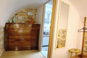 a hallway with a wooden dresser and a mirror at ΜΕΣΤΑ - ΠΛΑΤΕΙΑ in Mestá +37 photos