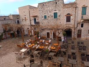 an outdoor patio with tables and chairs in front of a building at ΜΕΣΤΑ - ΠΛΑΤΕΙΑ in Mestá