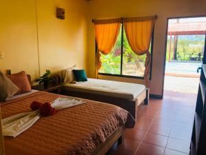 Letto o letti in una camera di Hotel Cocodrilo Sierpe