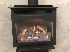 Foto de la galería de Licensed spacious basement suite with one king-size bed en Chilliwack 10 fotos más