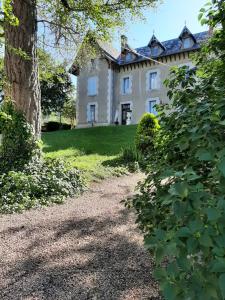 Vonkajšia záhrada v ubytovaní Château d'Arfeuilles Chambres et tables d'hôtes