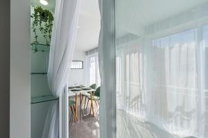 VIRGINIA Levante beach apartments客房内的一张或多张床位