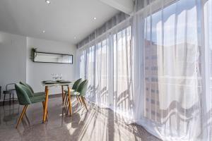 VIRGINIA Levante beach apartments的休息区