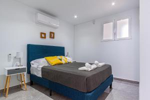 VIRGINIA Levante beach apartments客房内的一张或多张床位