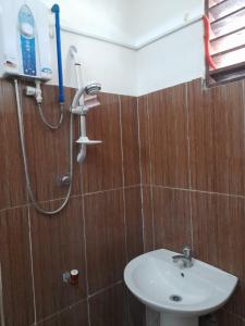Ένα μπάνιο στο Panawan Guest House 1