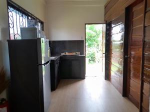 Η κουζίνα ή μικρή κουζίνα στο Panawan Guest House 1 +9 φωτογραφίες