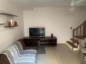 a living room with a tv and a couch at rosarigasino in Rosario