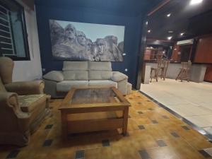 A seating area at Hostal New York City