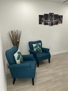 Ein Sitzbereich in der Unterkunft Incredible comfortable apartments near the airport and beaches