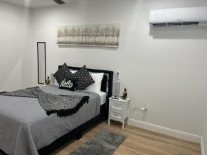 Ein Bett oder Betten in einem Zimmer der Unterkunft Incredible comfortable apartments near the airport and beaches