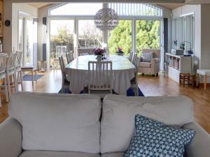Ruang duduk di 8 person holiday home in MELLBYSTRAND-By Traum +25 gambar
