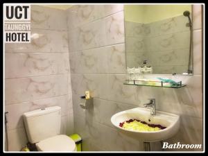 A bathroom at UCT Taunggyi Hotel