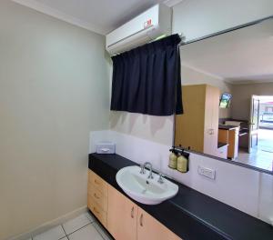 Kuchyň nebo kuchyňský kout v ubytování Alara Motor Inn