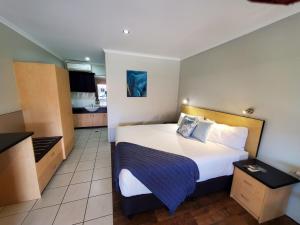Postel nebo postele na pokoji v ubytování Alara Motor Inn