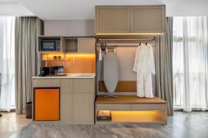 Nhà bếp/bếp nhỏ tại Home2 Suites by Hilton Shenzhen Nanshan Science & Technology Park