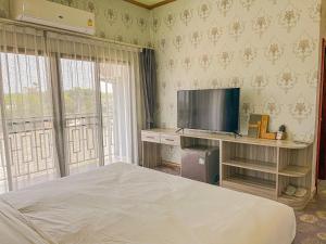 a bedroom with a bed and a flat screen tv at New Skyway 