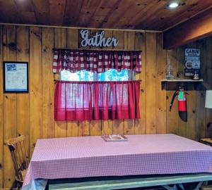 Fotografie z fotogalerie ubytování Cabin #4 v destinaci Strawberry
