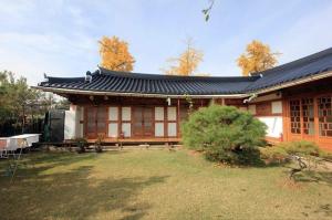 a building with a black roof in a yard at Buyongheon in Jeonju