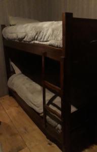 Uma ou mais camas em beliche em um quarto em EL TRAPICHE
