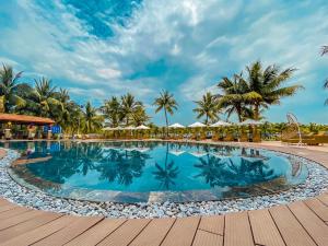 a swimming pool at the resort at Tuan Chau Resort Ha Long in Ha Long