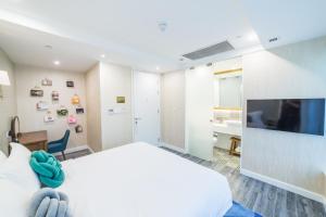 Televiisor ja/või meelelahutuskeskus majutusasutuses Tung Nam Lou Art Hotel +37 fotot