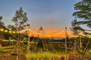 Yellowstone Camps Resort Khao Yai外面的花园