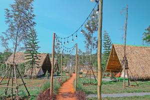 Yellowstone Camps Resort Khao Yai外面的花园